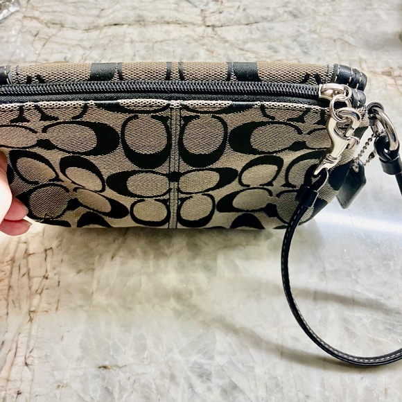 COACH Signature Bag - Picture 8 of 8